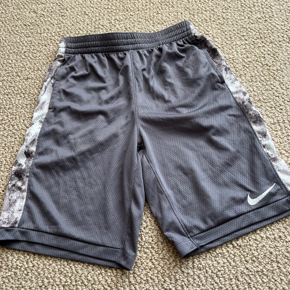 nike dri fit gray basketball shorts